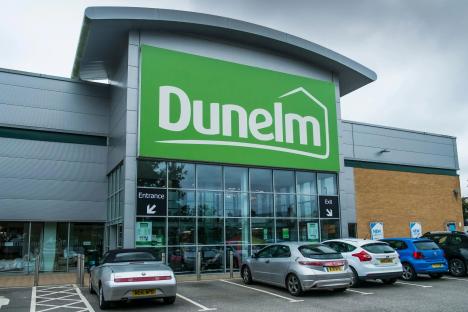 Dunelm shoppers scramble to their local store as ‘massive sale’ kicks off with posh glasses for 89p & £8 gadgets