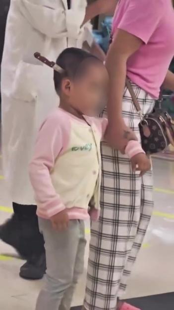 Toddler with knife in head at hospital.