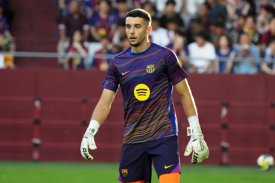 Joan García, FC Barcelona goalkeeper, on the field.