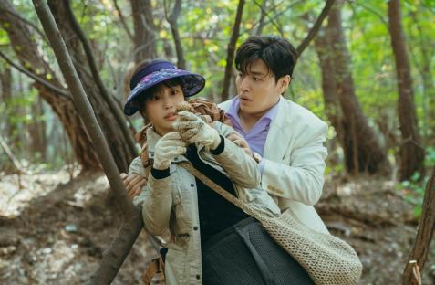 Kang Ha Neul Surprises Go Min Si At Her Restaurant In “Tastefully Yours”; 3