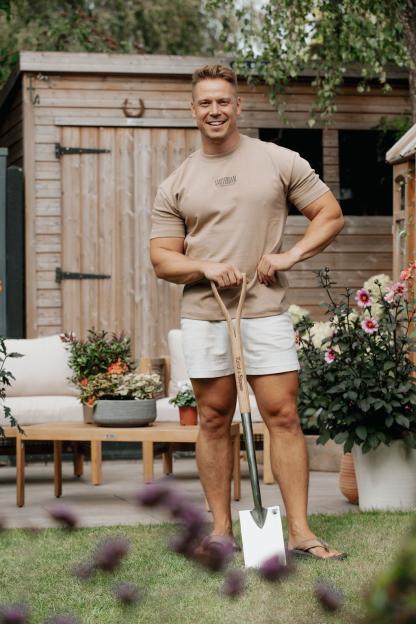 Expert’s simple 4-step lawn guide for this weekend will transform your grass to a lush green paradise
