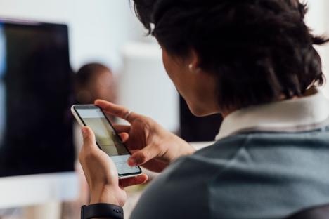Major network provider warns customers to ‘check their device’ as it starts to shut down huge mobile service this month