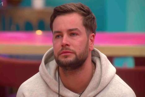 CBB fans convinced Chris Hughes’ mum’s letter from home had secret message about JoJo relationship – did you spot it?