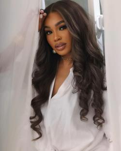 Sharon Ooja’s Birthday Mood is Soft Glam, Big Smiles & Zero Stress | See Photos