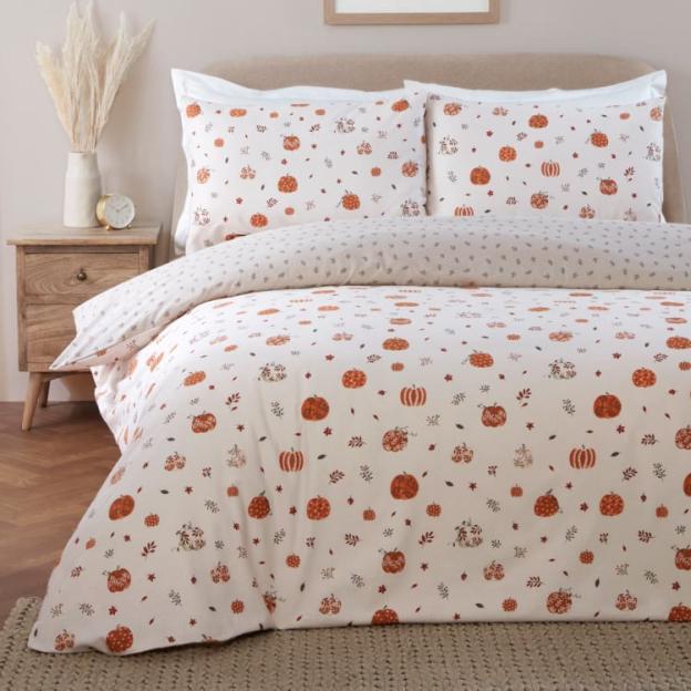 Pumpkin-patterned bedding.