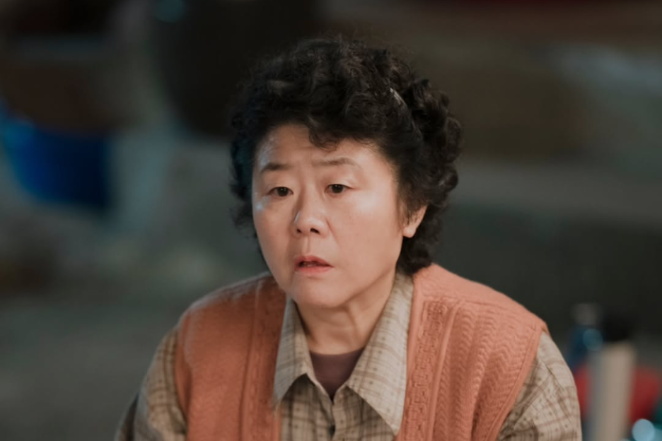 Lee Jung Eun Transforms Into The Breadwinning Mother Of Kim Da Mi In New Drama “A Hundred Memories”