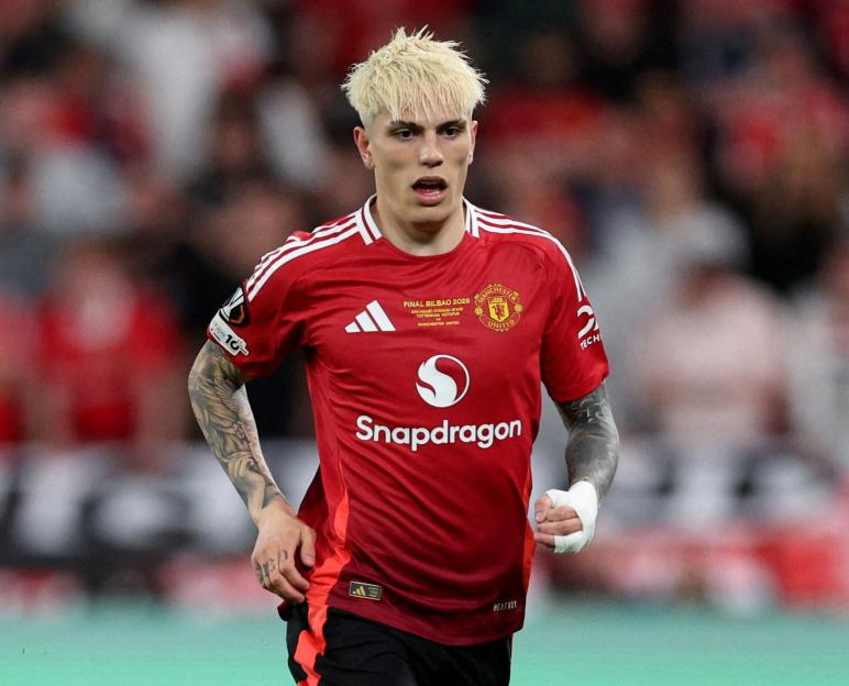 Alejandro Garnacho of Manchester United playing soccer.