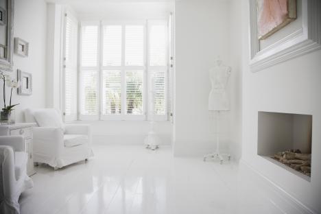 I’m an interiors expert – here’s the 9 living room trends that make your home look outdated, your big light says it all
