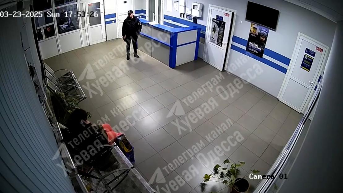 Video shows an explosion at a police station in Odessa, Ukraine, Marc 23, 2025. A woman with a bag entered the police station. (Newsflash/NX)