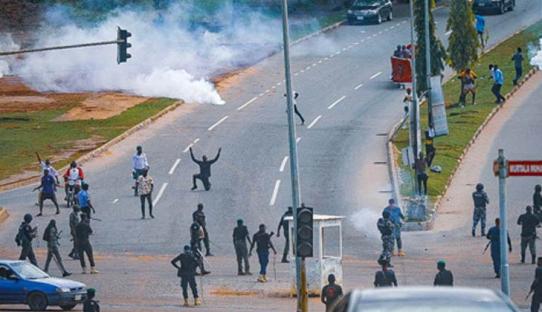 BREAKING: Emergency rule: Police fire teargas at protesters in Port Harcourt