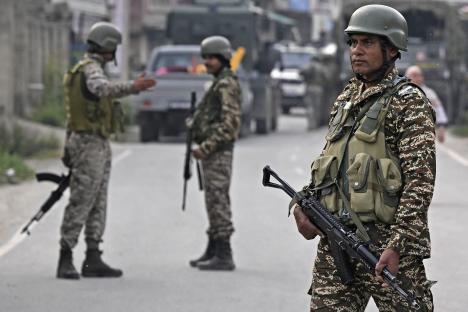 Indian security personnel stand guard in Wuyan near Srinagar on May 7, 2025, following border tensions. India and Pakistan exchanged heavy artillery along their contested frontier on May 7, after New Delhi launched missile strikes on its arch-rival in a major escalation between the nuclear-armed neighbours. New Delhi announced it had carried out