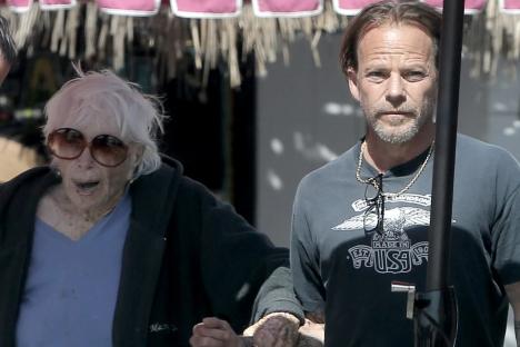 Hollywood legend, 90, unrecognizable on boozy lunch with Stephen Dorff – can you guess who she is?
