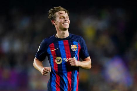 Barcelona Sporting Director Deco chooses EPL midfielder as De Jong’s replacement