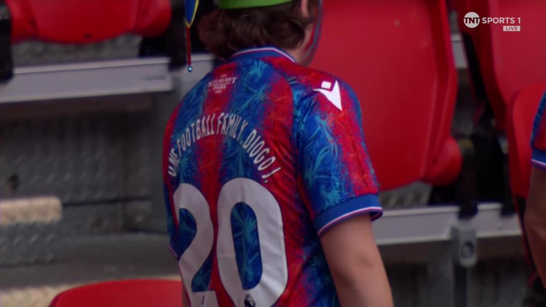 Person wearing number 20 jersey.