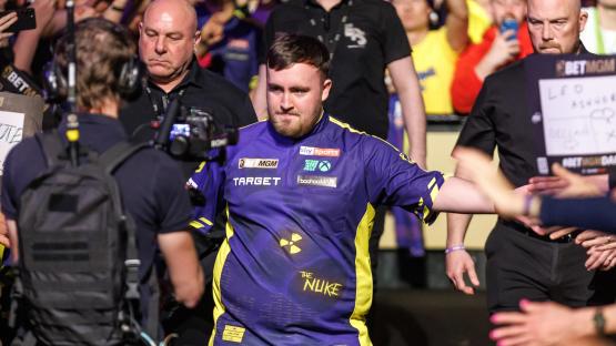 ‘They should be thanking him’ – Darts TV pundit hits out at brutal Luke Littler treatment at Premier League in Berlin
