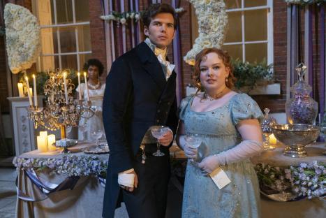 Luke Newton as Colin Bridgerton and Nicola Coughlan as Penelope Featherington in Bridgerton.