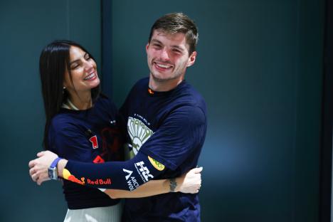 Max Verstappen and Kelly Piquet embracing.