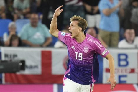 Nelson Weiper celebrating a goal.