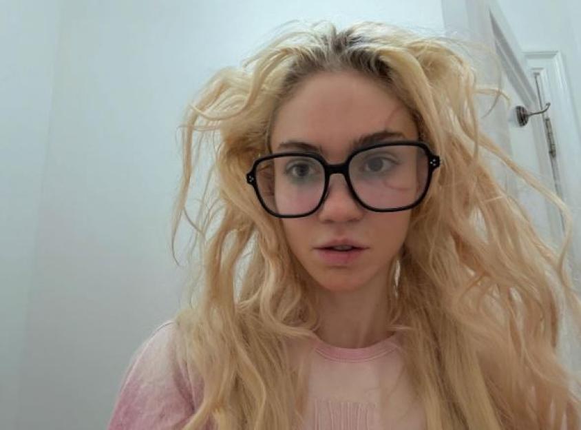 Grimes Unveils Bold New Face Tattoo, But Fans Are Comparing It to Ringworm!