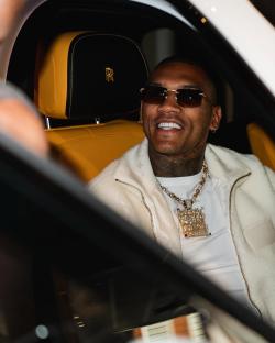 Conor Benn smiling in a car.