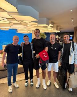 Paul Scholes, Rory McIlroy, Rio Ferdinand, and Darren Fletcher posing for a photo.