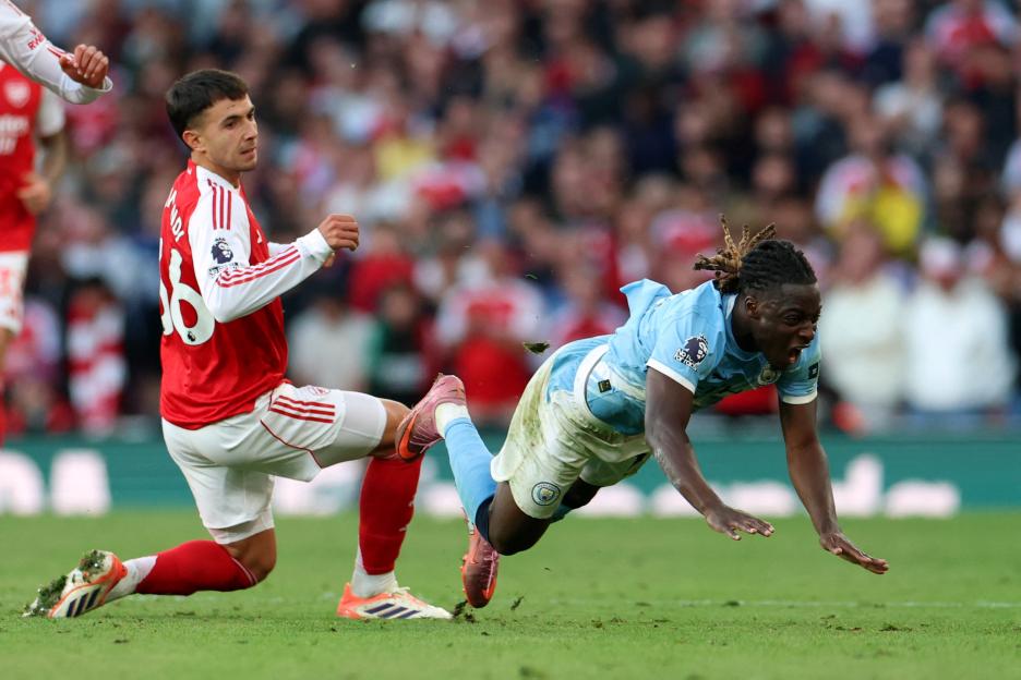 Manchester City's Jeremy Doku in action with Arsenal's Martin Zubimendi.