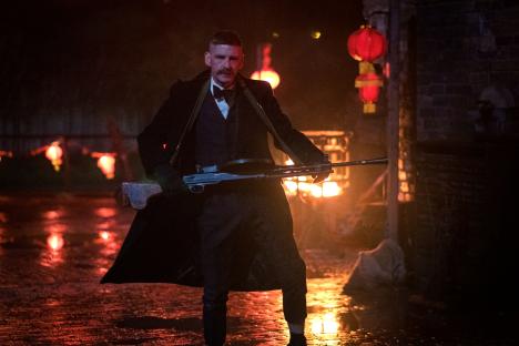 Arthur Shelby from Peaky Blinders carrying a machine gun.