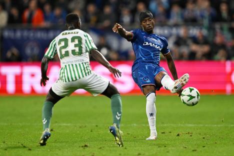 Noni Madueke of Chelsea passes the ball during a soccer match.