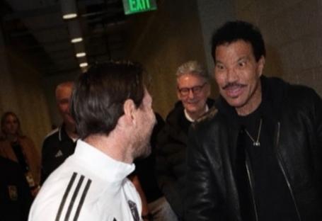 Collage of Lionel Messi meeting Lionel Richie.