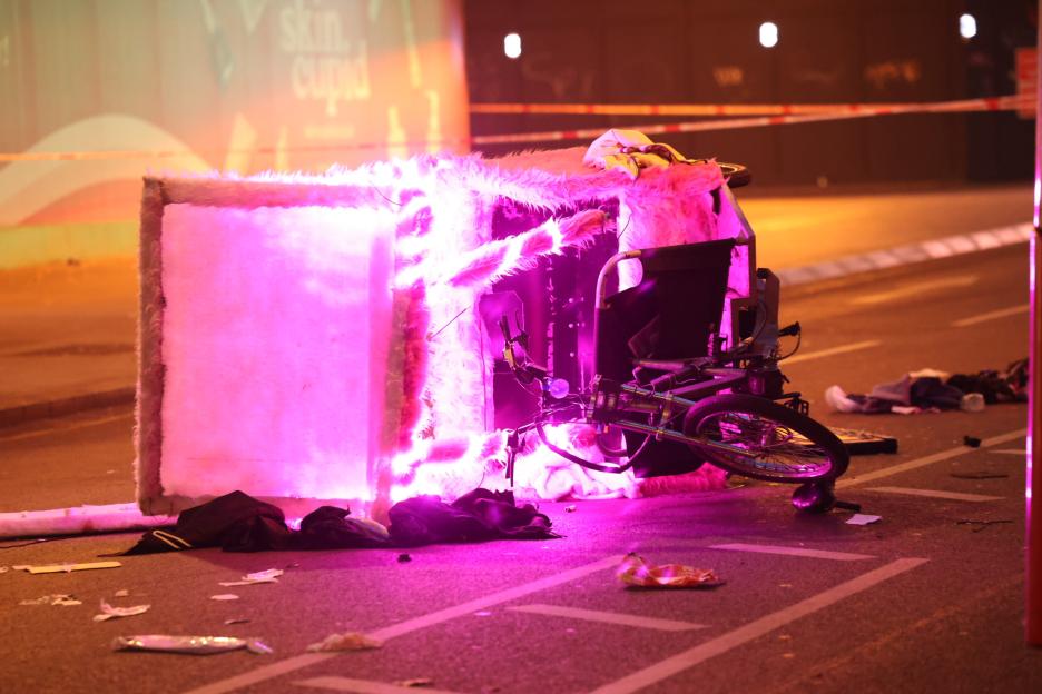 Three rushed to hospital after rickshaw crashes with double-decker-bus in central London