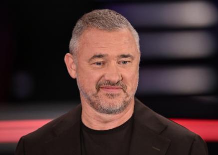 Alamy Live News. 3B2HR84 Sheffield, England, 27th April 2025. Seven time World Champion Stephen Hendry during the Halo World Championship 2025 match at The Crucible, Sheffield. Picture credit should read: Cody Froggatt / Sportimage This is an Alamy Live News image and may not be part of your current Alamy deal . If you are unsure, please contact our sales team to check.