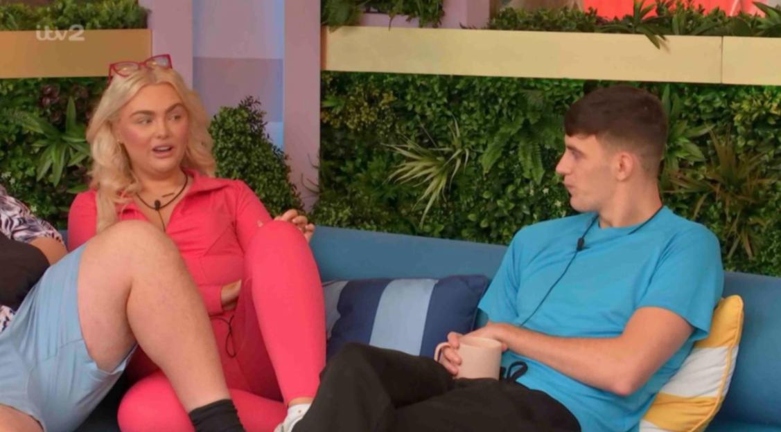 Jenny and Cameron B talking on Big Brother.