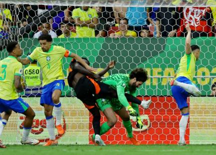 Soccer Football - World Cup - South American Qualifiers - Brazil v Colombia - Estadio Mane Garrincha, Brasilia, Brazil - March 20, 2025 Colombia's Davinson Sanchez clashes with Brazil's Alisson Becker REUTERS/Ueslei Marcelino