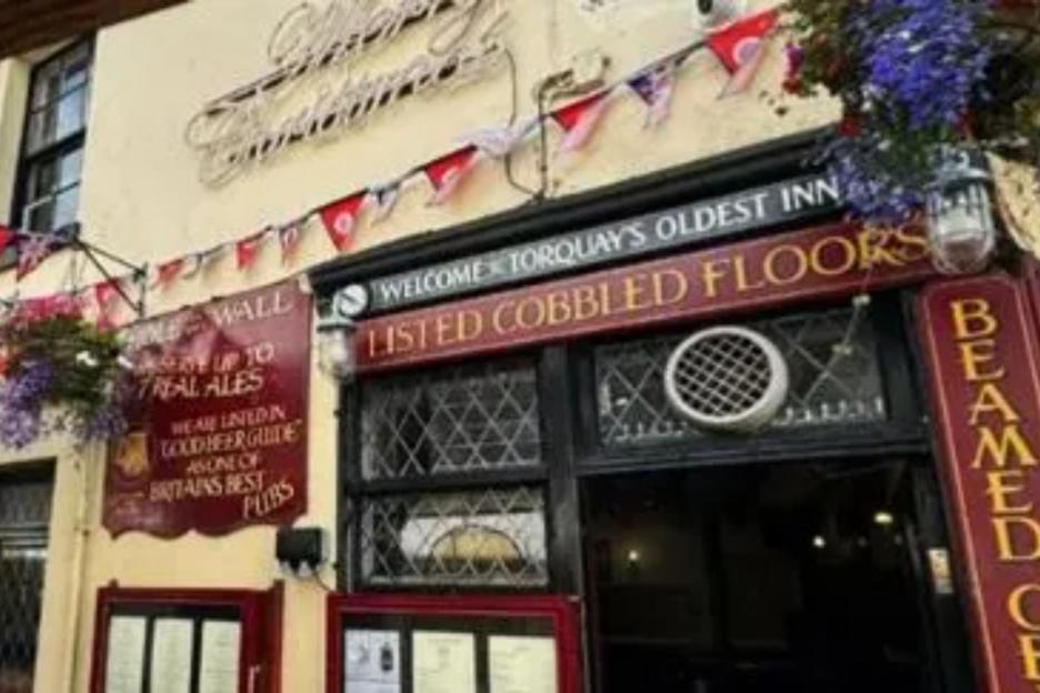 Oldest pub in popular seaside town closing after 500 years as loyal customers mourn loss of ‘favourite’ boozer