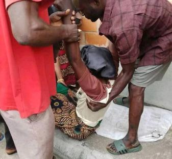 Benue crisis: Yelwata woman faints in IDP camp over hunger [PHOTOS]