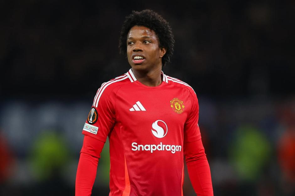 Tyrell Malacia of Manchester United in a soccer match.