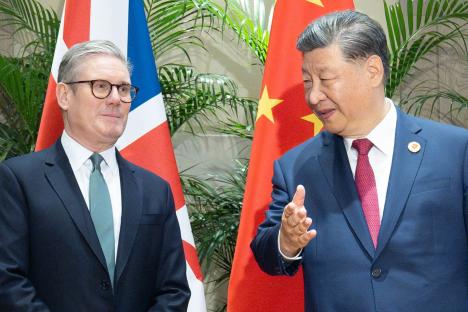 Keir Starmer and Xi Jinping meeting at the G20 summit.