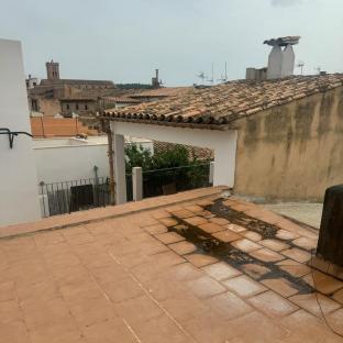 LAURA HAMILTON, Property Abroad - Learn how to Buy, Renovate & Beyond in various destinations with property expert Laura Hamilton
