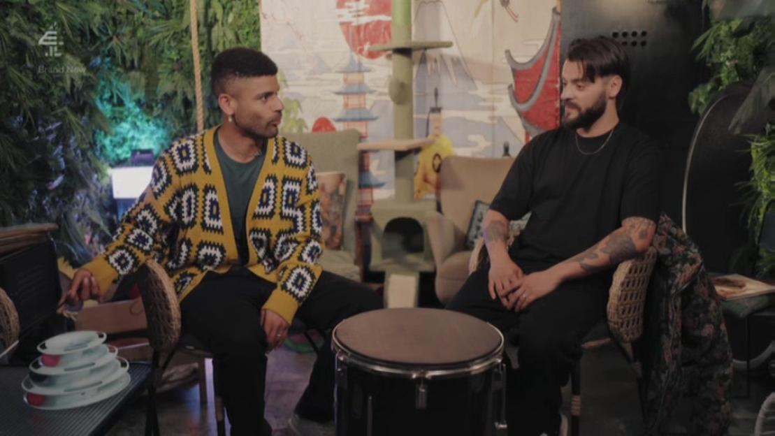 Two men, Davide and Keye, sitting across from each other in a room with cat furniture and Japanese-style artwork.