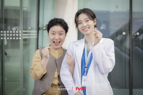 “Resident Playbook” Cast Warms Hearts Behind The Scenes With Special Cameos From “Hospital Playlist” Stars 8