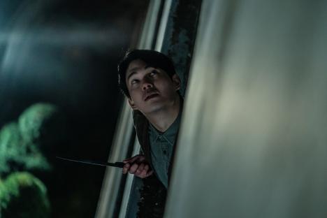 Kim Min Seok, Han Soo Ah, And Ryu Kyung Soo Are Caught In Unsettling Horror Of Mysterious &#8220;Noise&#8221; In New Film 4