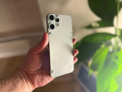 I tried an absolute bargain new Android mobile that costs £250 & proves you DON’T need to break the bank on posh phones