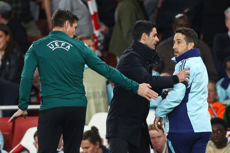 Mikel Arteta forced to pull back fuming Arsenal set piece coach after Declan Rice corner routine goes wrong