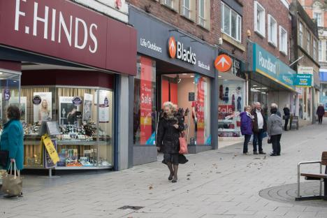 High street clothing chain to shut branch in days as it launches huge 70% off closing down sale