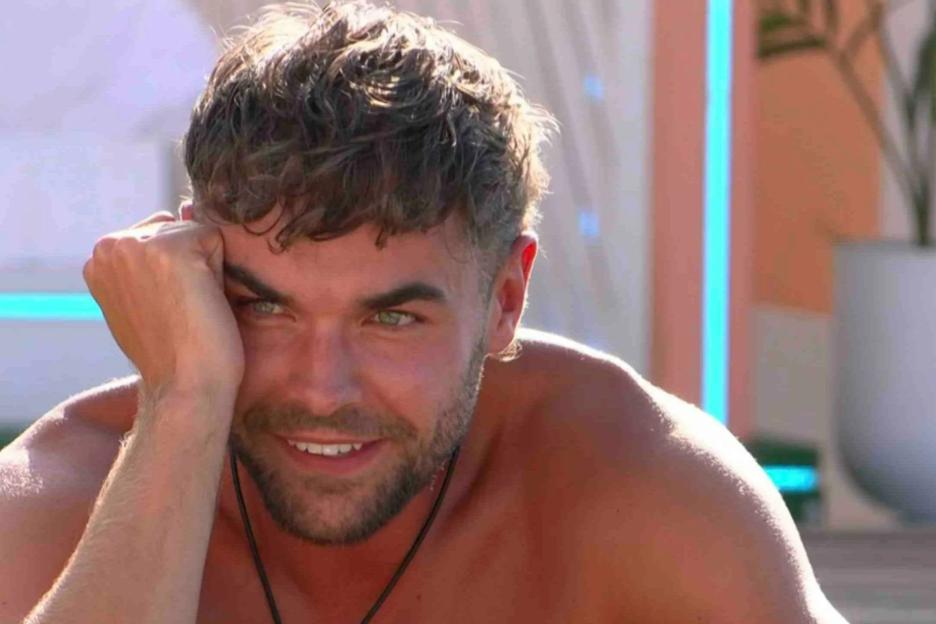 Watch the moment Love Island’s Harry turns on villa pal after warning from his family