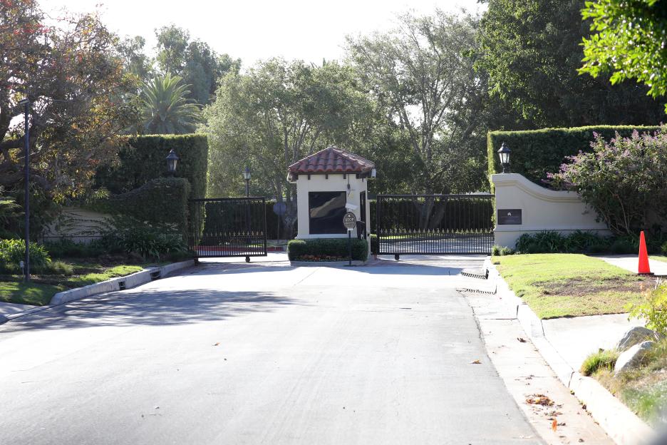 Entrance to the Riviera Country Club.