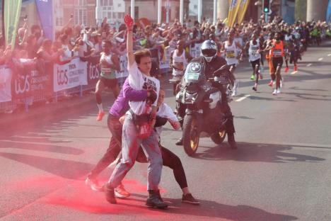 Moment protesters storm elite men’s race at London Marathon before being tackled to ground in dramatic footage