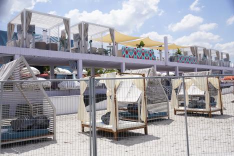 Beach cabanas and a viewing area set up for a Formula One race.