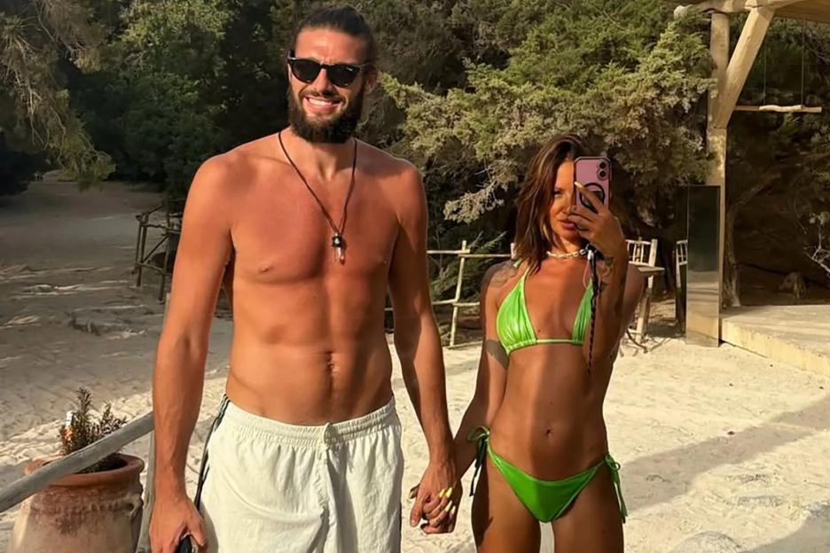 ‘Blindsided’ Andy Carroll defies Dagenham boss to go on ANOTHER holiday after dressing-down over Lou Teasdale