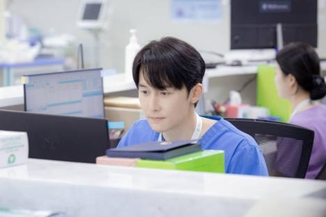 Kim Jun Han To Reprise His “Hospital Playlist” Role In “Resident Playbook” Cameo